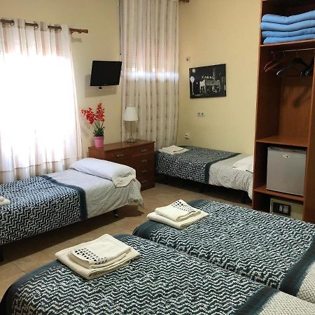 Hostal Tirso Plaza Madrid Exteriör bild