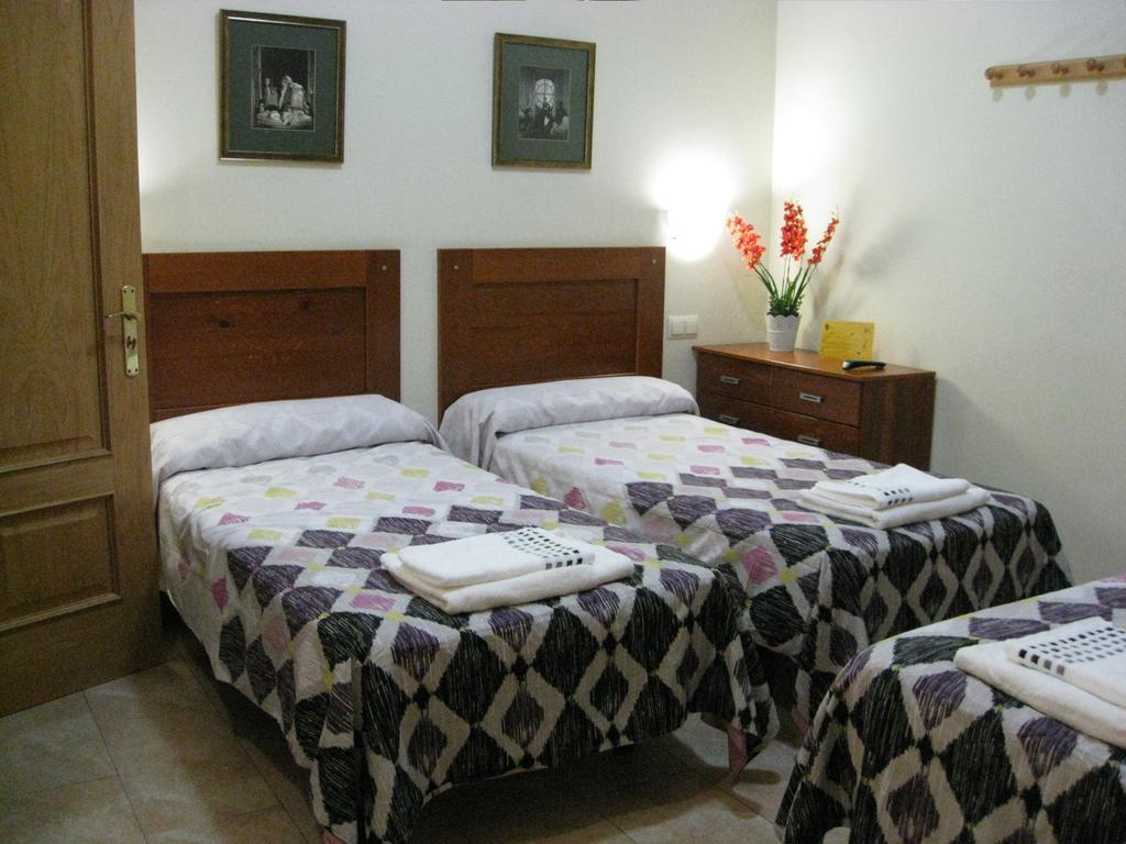 Hostal Tirso Plaza Madrid Exteriör bild