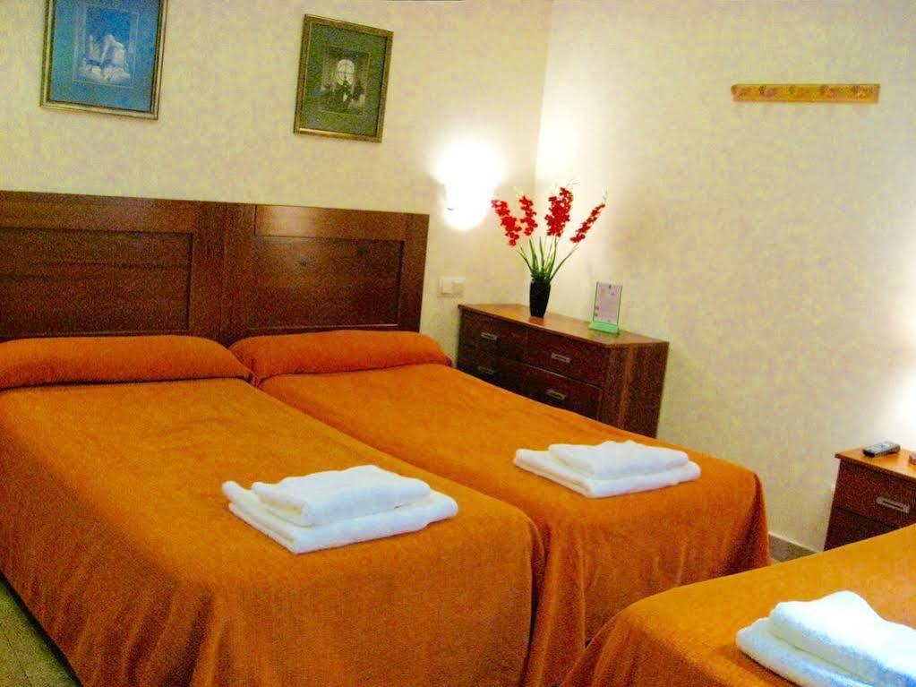 Hostal Tirso Plaza Madrid Exteriör bild