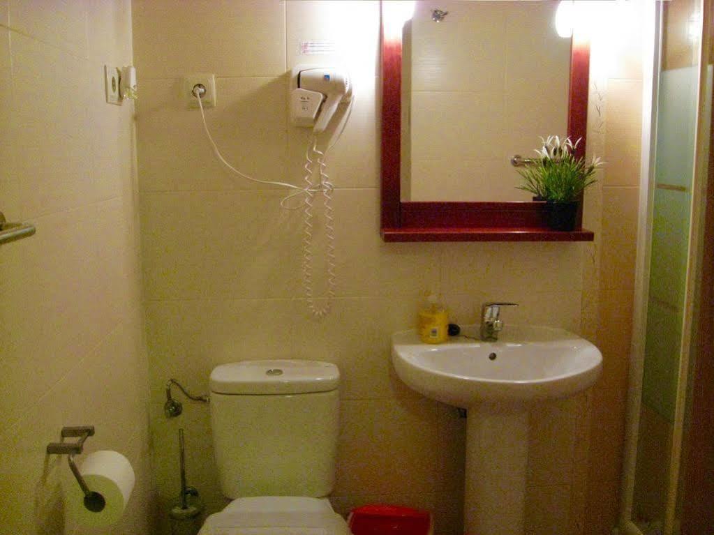 Hostal Tirso Plaza Madrid Exteriör bild