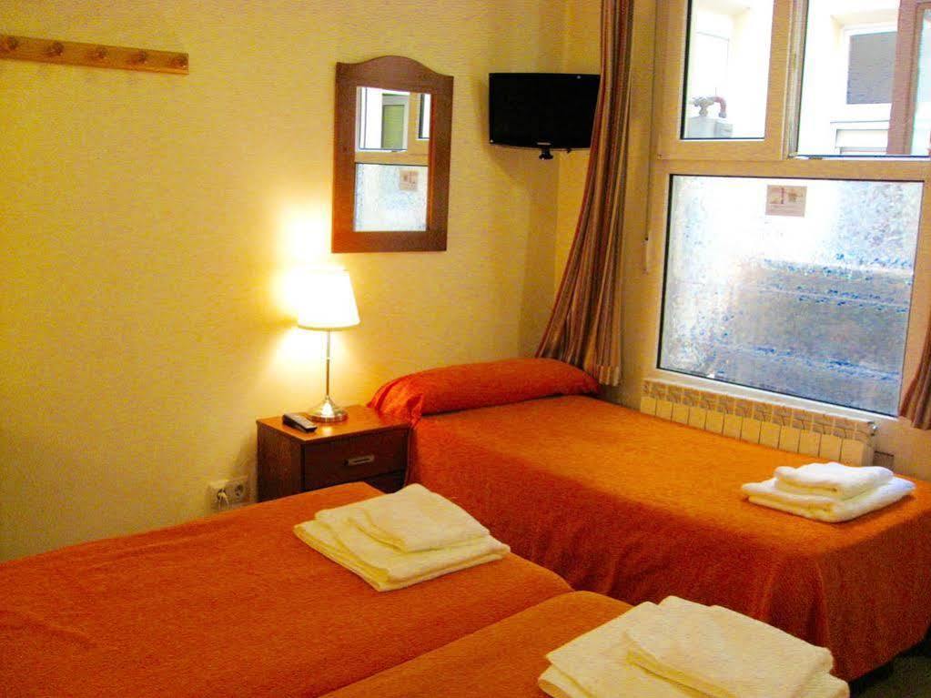 Hostal Tirso Plaza Madrid Exteriör bild