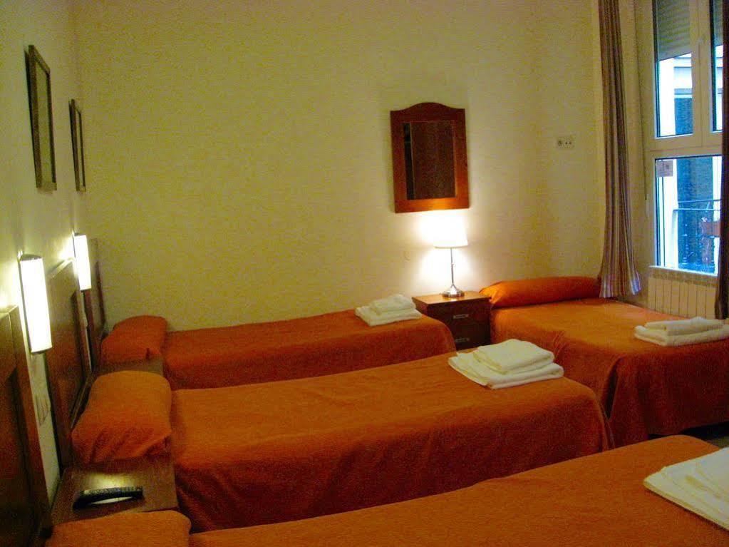 Hostal Tirso Plaza Madrid Exteriör bild