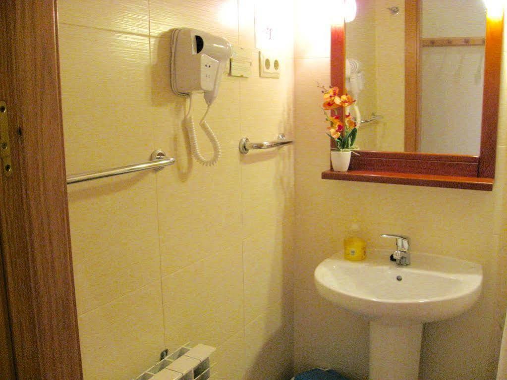 Hostal Tirso Plaza Madrid Exteriör bild