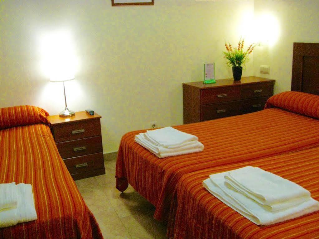 Hostal Tirso Plaza Madrid Exteriör bild