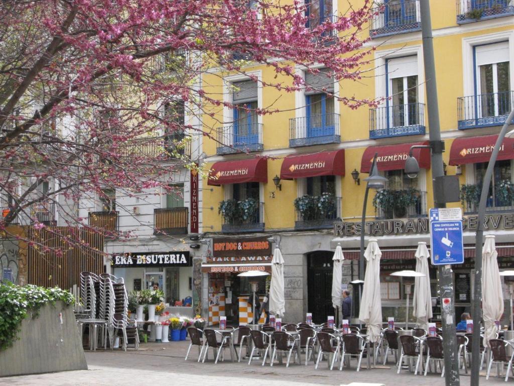 Hostal Tirso Plaza Madrid Exteriör bild
