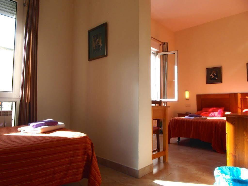 Hostal Tirso Plaza Madrid Exteriör bild