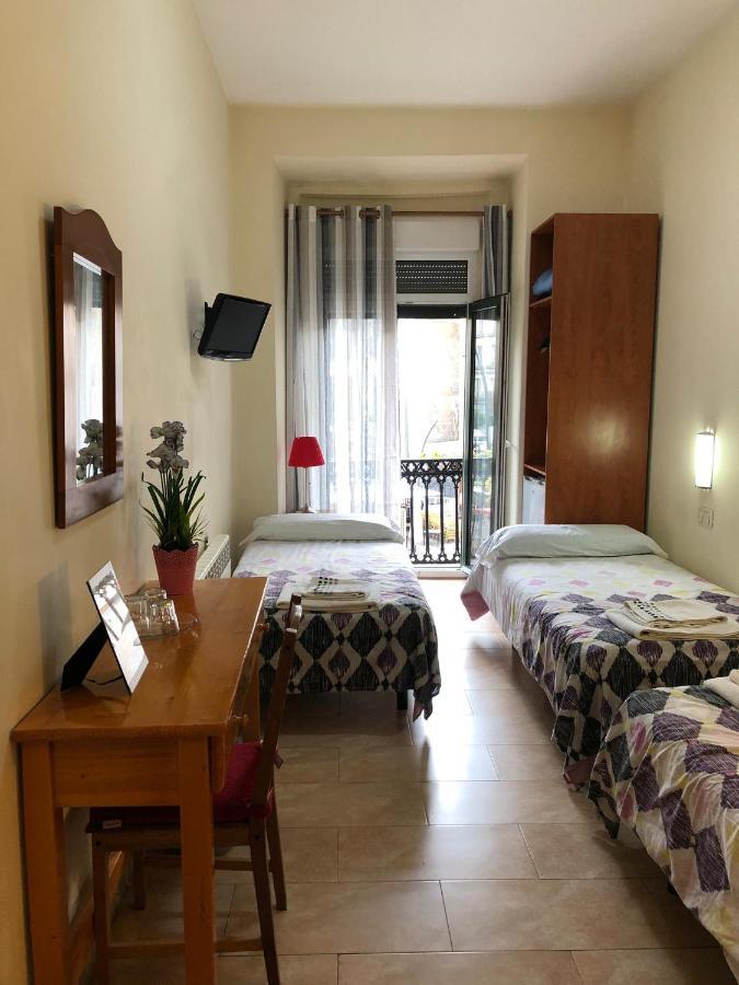 Hostal Tirso Plaza Madrid Exteriör bild