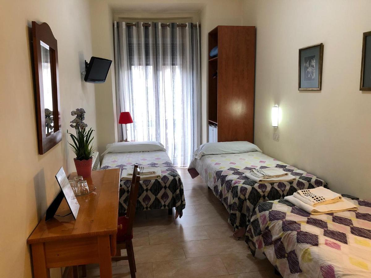 Hostal Tirso Plaza Madrid Exteriör bild