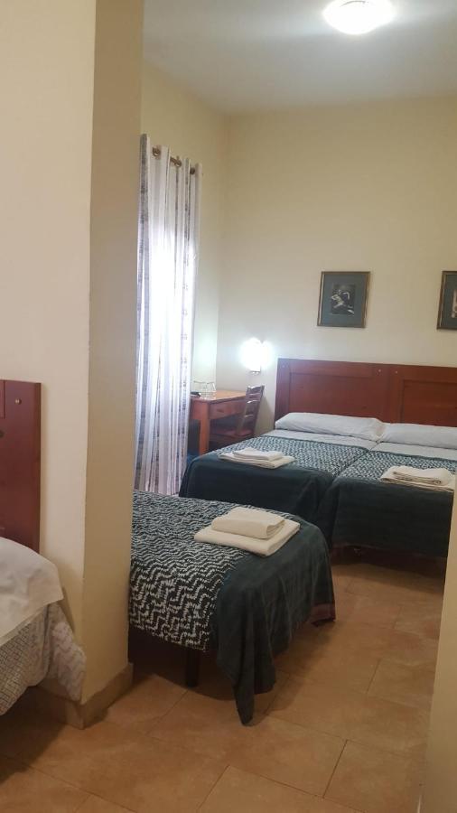 Hostal Tirso Plaza Madrid Exteriör bild