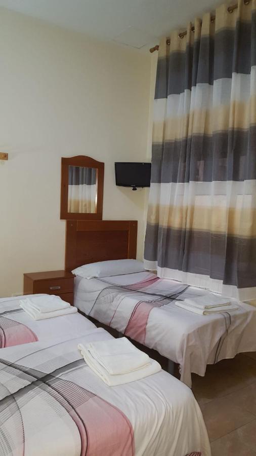 Hostal Tirso Plaza Madrid Exteriör bild