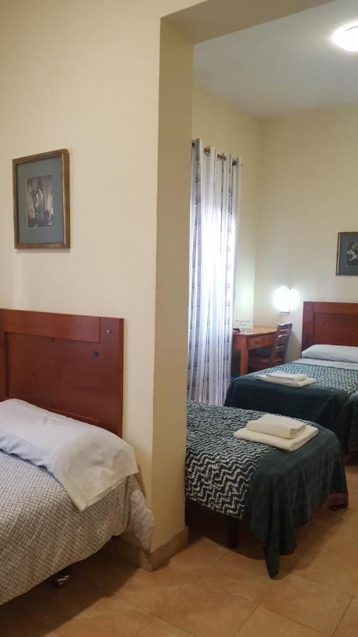 Hostal Tirso Plaza Madrid Exteriör bild