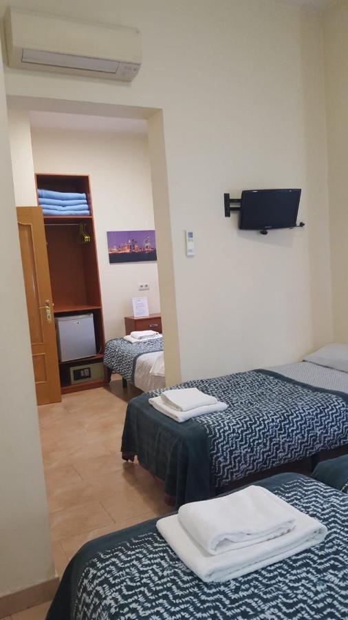 Hostal Tirso Plaza Madrid Exteriör bild