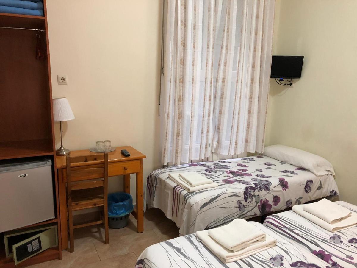 Hostal Tirso Plaza Madrid Exteriör bild